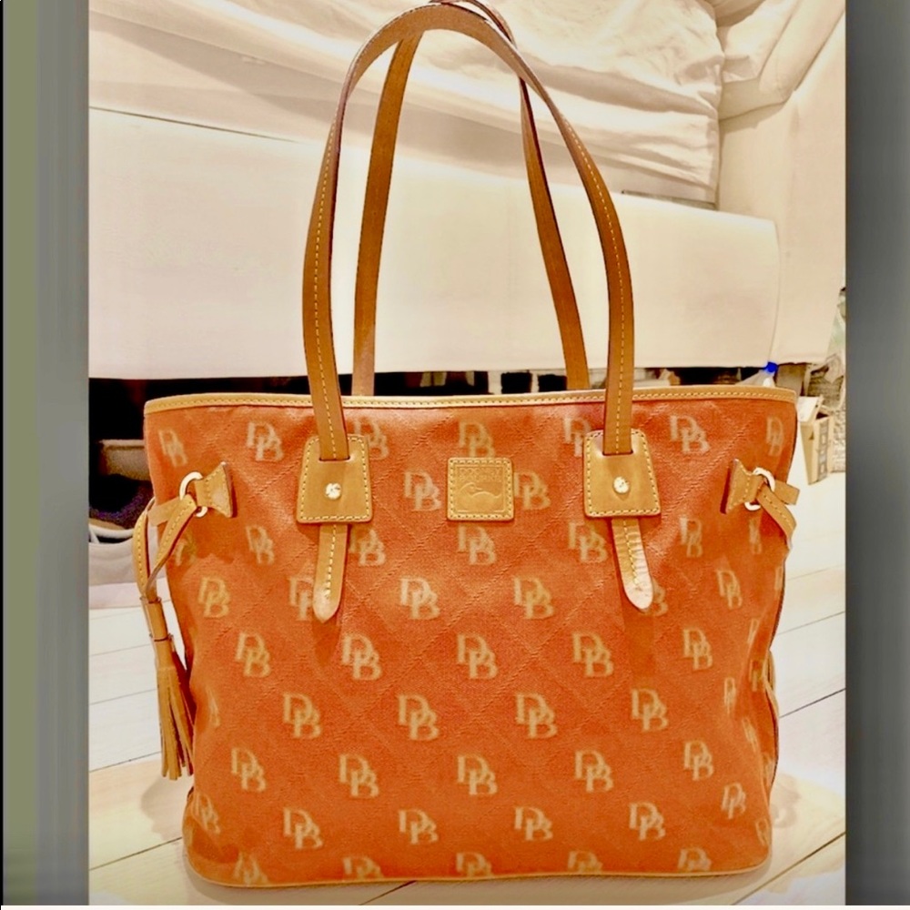 Dooney & Bourke Davis shopper